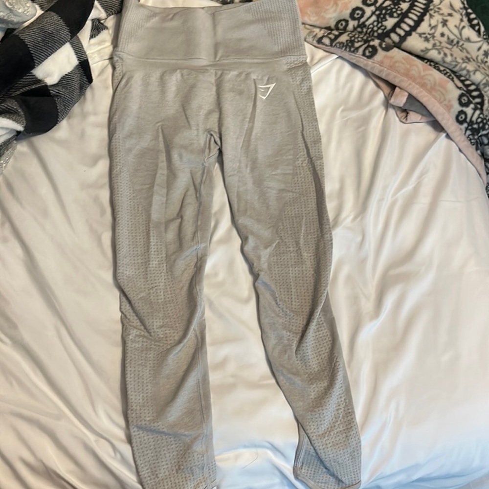 Light gray Gymshark workout leggings